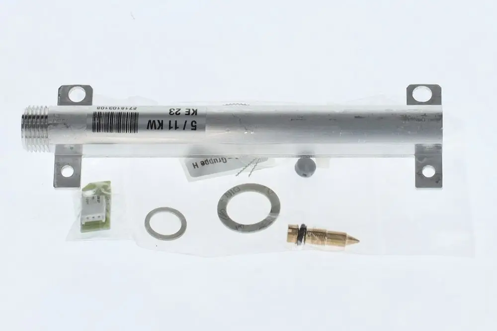 BOSCH Umbausatz bestehend aus einem Metallrohr und verschiedenen Zubehörteilen in einer transparenten Verpackung. Enthält Dichtungen, eine Platine und ein metallisches Teil.